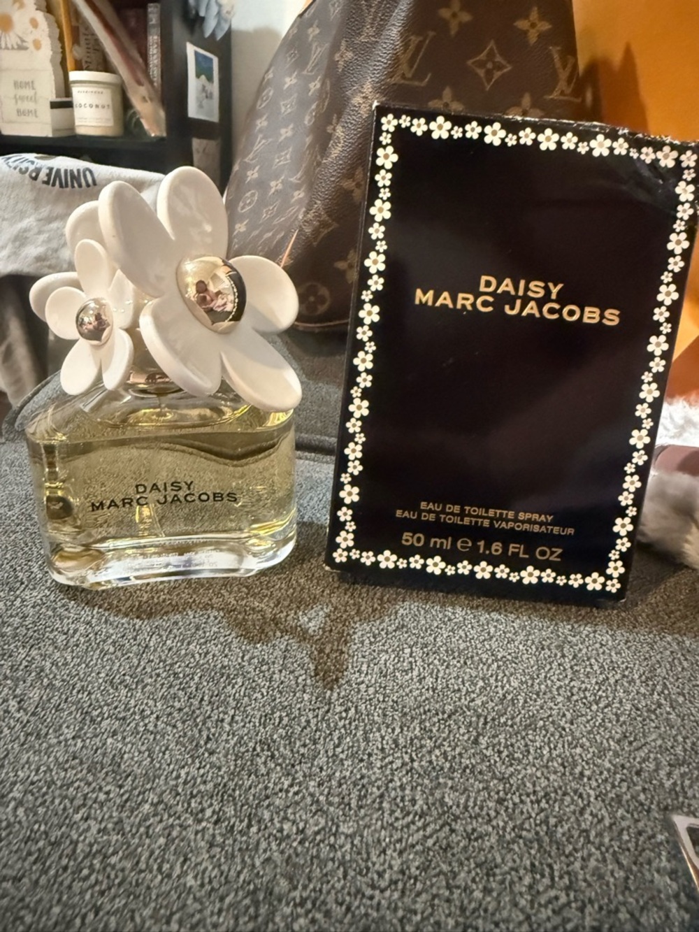 MARC JACOBS DAISY PERFUME USED ONCE LIKE NEW